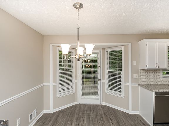 5th image of 133 Oak Landing Cir