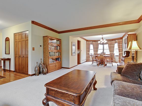 5th image of 2343 Kittridge Dr