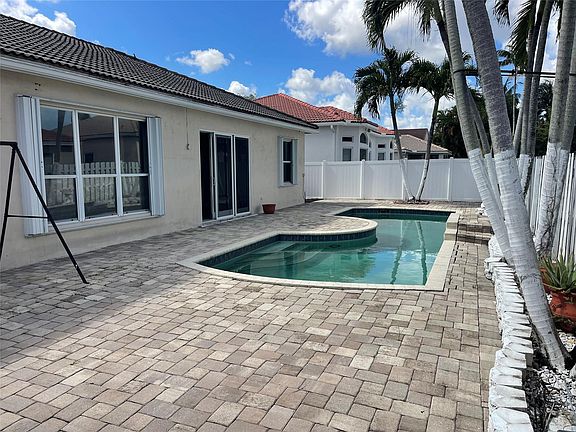 4th image of 5374 SW 33rd Avenue
