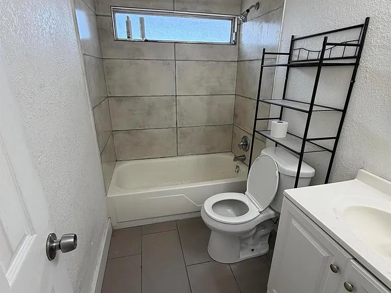 116 NW 28th Ave — Photo 7