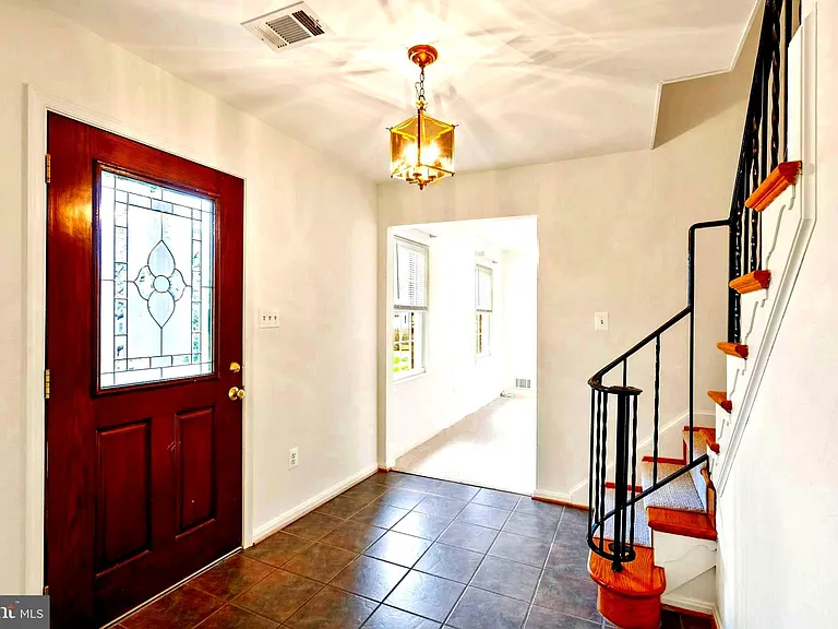 7109 Davis Ct — Photo 6