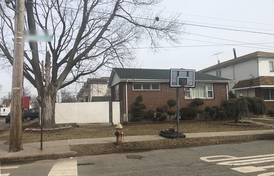 1st image of 425 Adelaide Ave