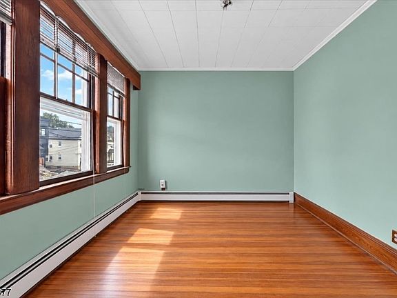 4th image of 627 Maple Ave