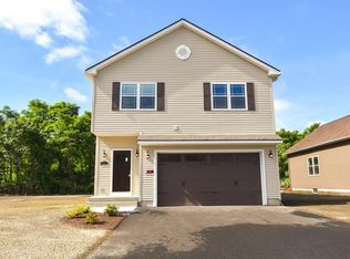 71 Elaine Cir, Springfield, MA 01109
