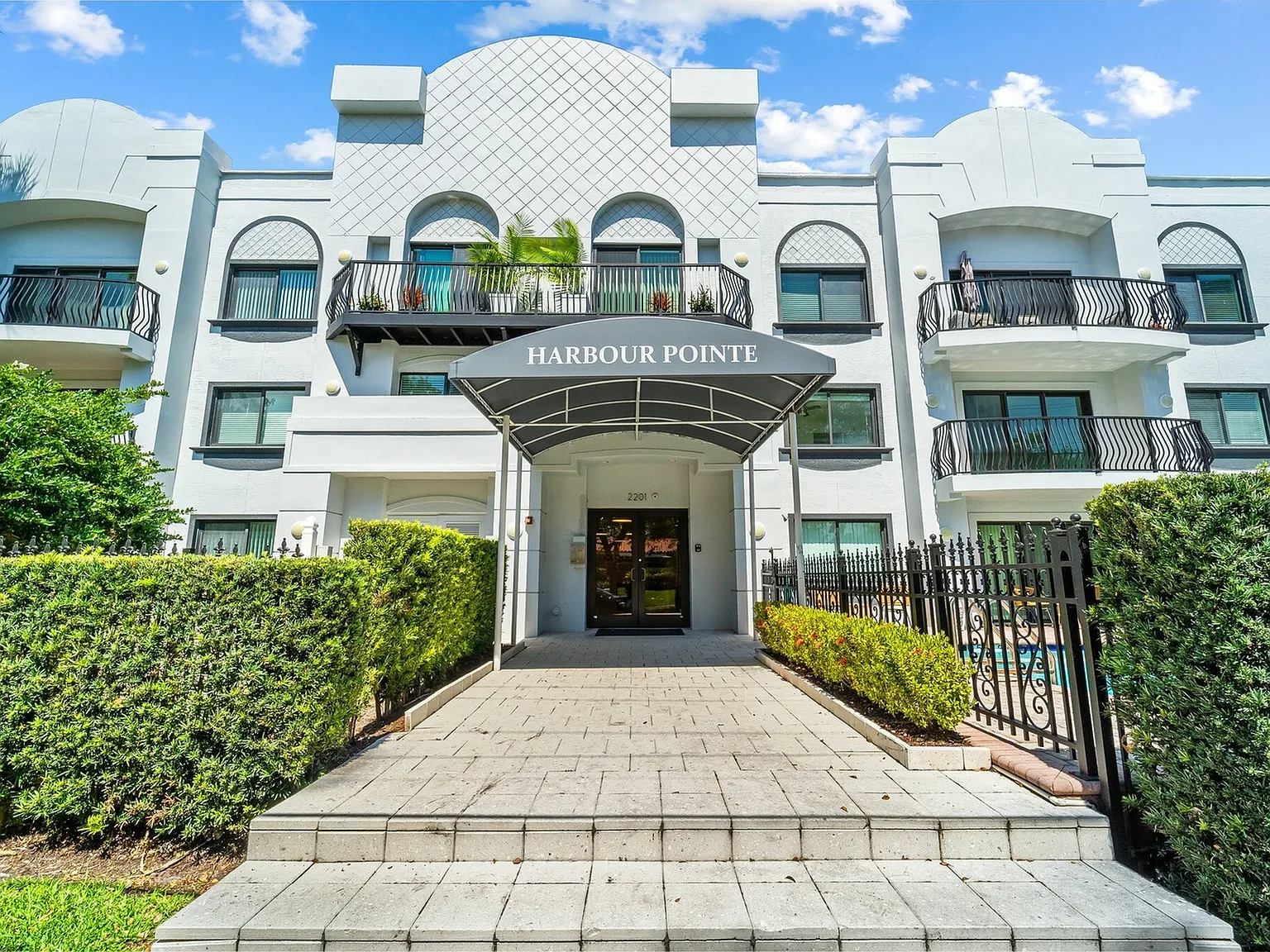Harbour Pointe — Photo 1