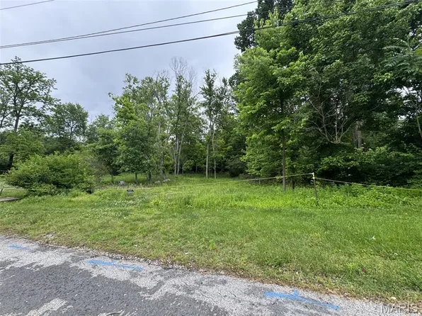 2900 Doddridge Ave, Maryland Heights, MO 63043