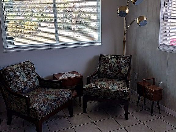 5th image of 337 Earl Ave