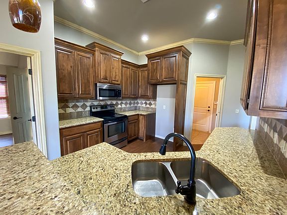 5th image of 7716 Twin Oaks Dr