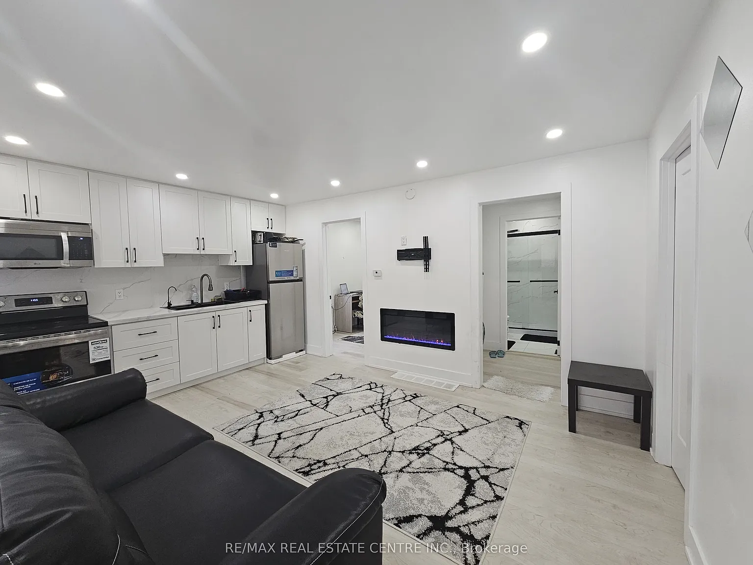 3 bed, $2,400 — Photo 3