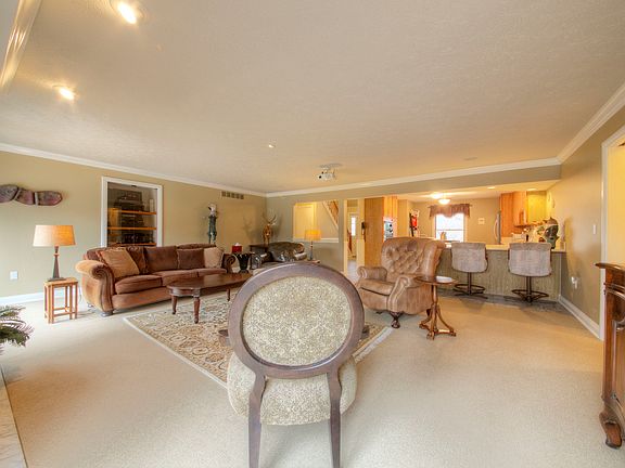5th image of 60185 Deer Creek Dr