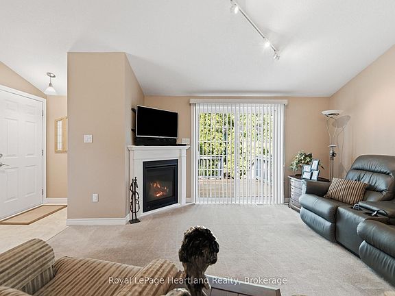 5th image of 10 Huron Ln