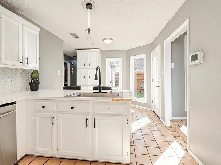 2202 Wydewood Dr — Photo 12