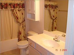 4th image of 728 Forest Glen Cir