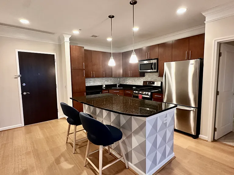 444 W Broad St #606 — Photo 7
