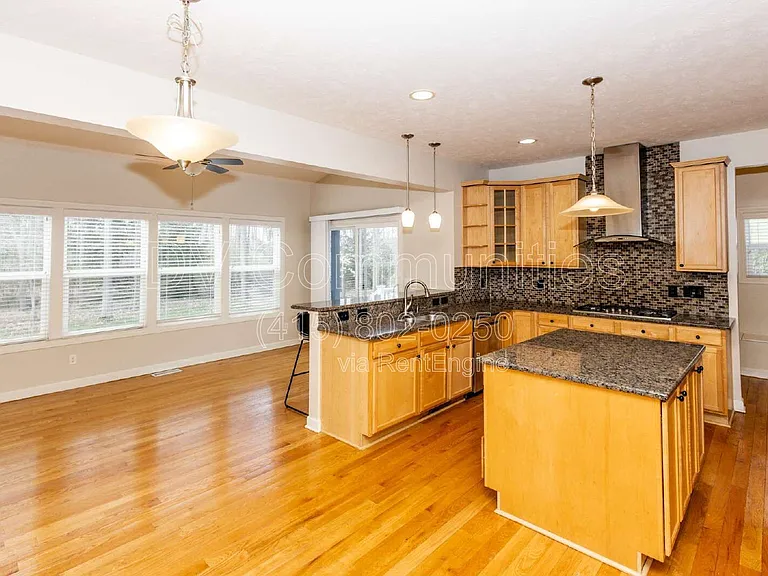 8240 Talbot Cir — Photo 10