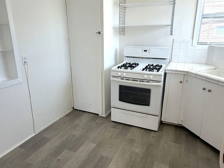 34 Granada Ave #6 — Photo 4