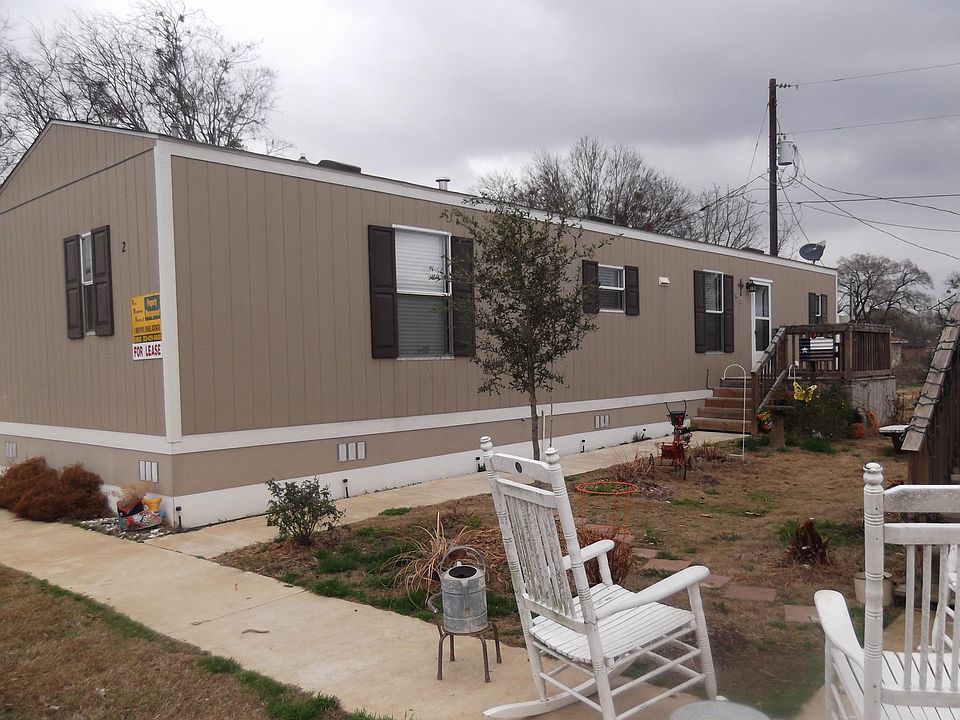 2nd image of 800 Yegua Dr Trailer 2