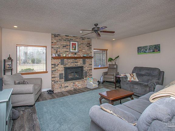 5th image of 8749 Meadowbrook Dr