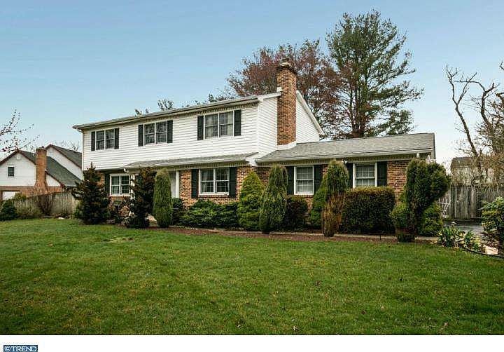 1st image of 90 Caravel Dr