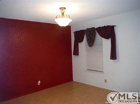 4th image of 6914 Forest Way St