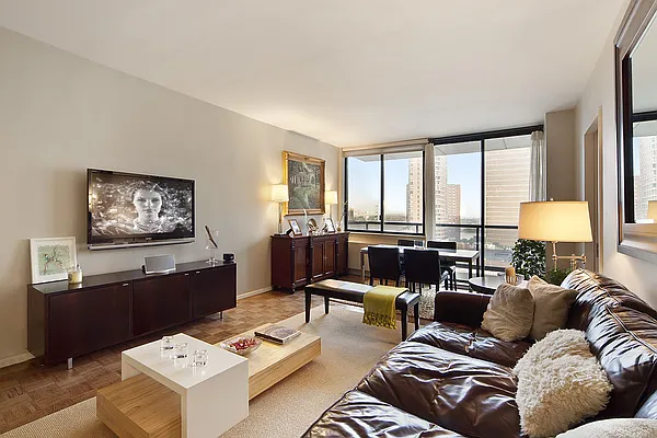 Rented by CORE | media 16