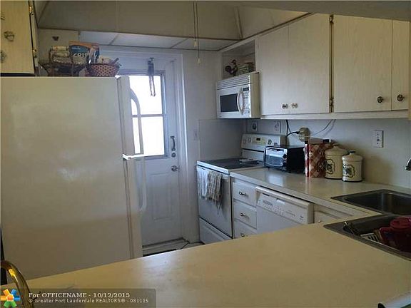 4th image of 1427 E Hillsboro Blvd APT 229