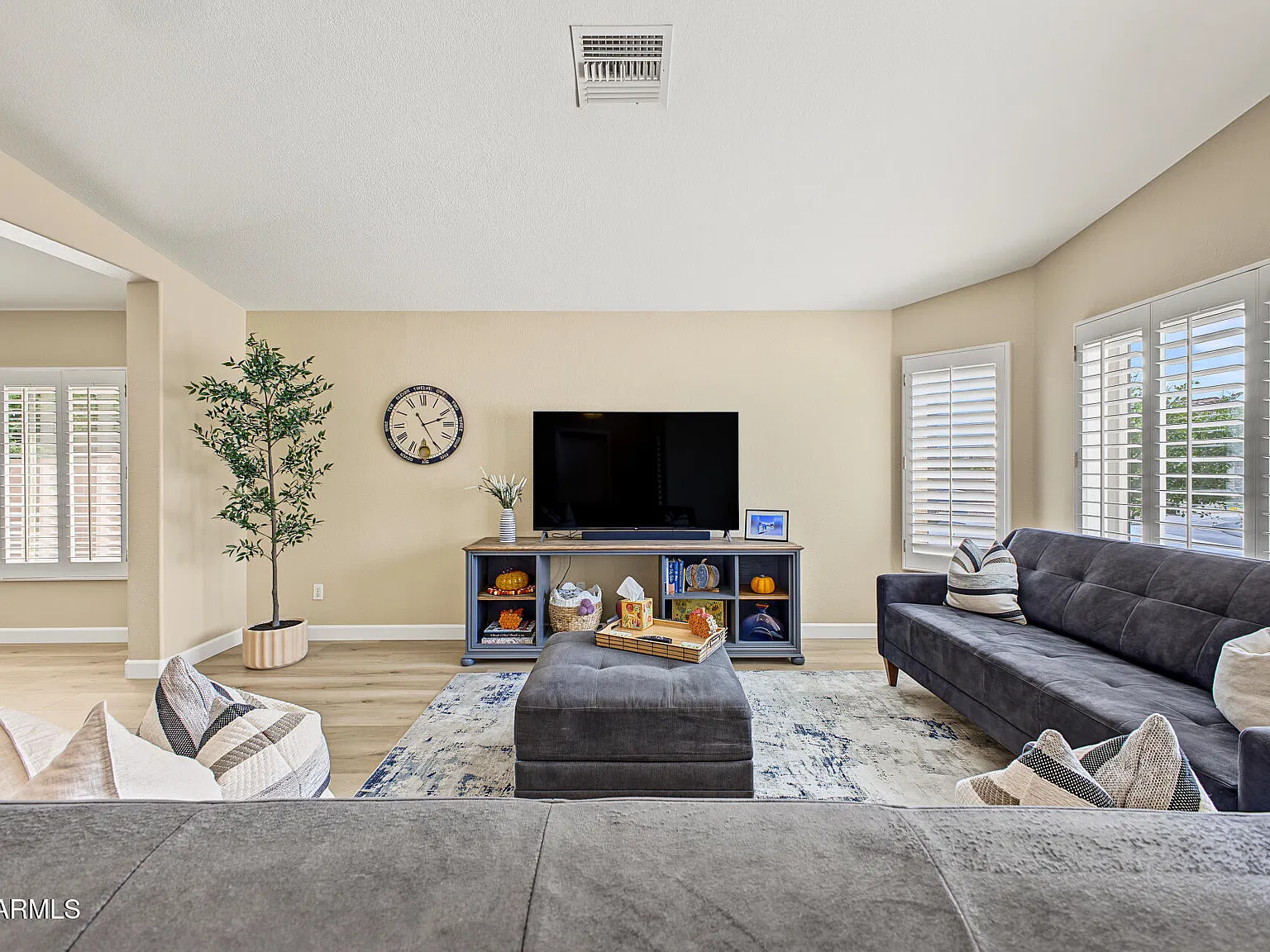 4 bed, 3.0 bath, 2811 sqft, $4,100 — Photo 3