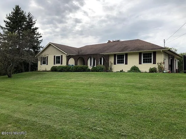 161 Summit Ave NE photo 1
