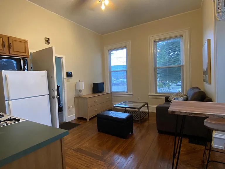 522 W 3rd St #1W — Photo 5
