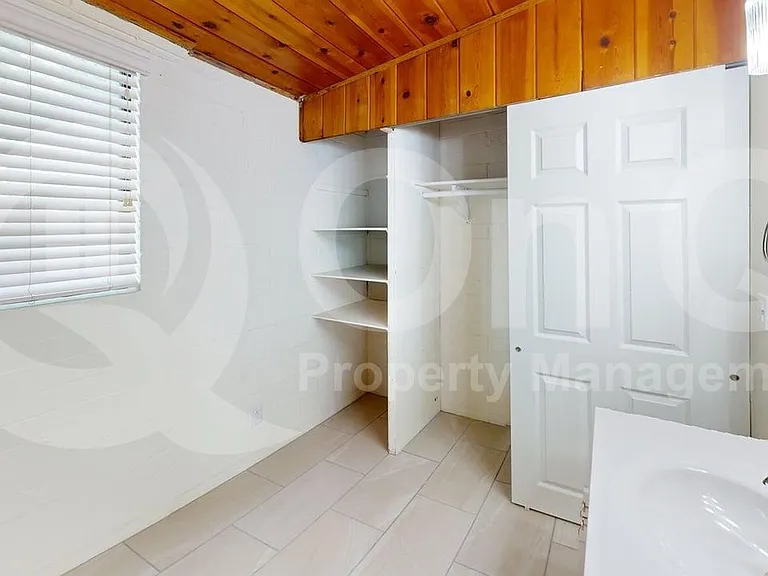 1002 E Simmons St — Photo 12