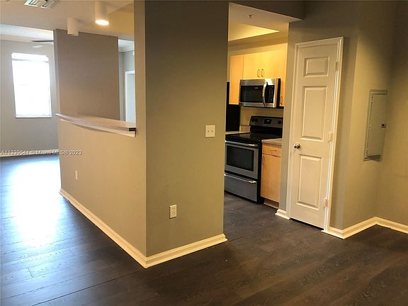 2nd image of 533 NE 3rd Ave APT 418