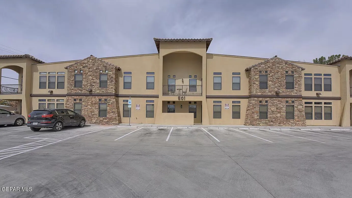501 E Redd Rd — Photo 1