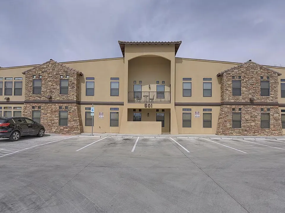 501 E Redd Rd #1