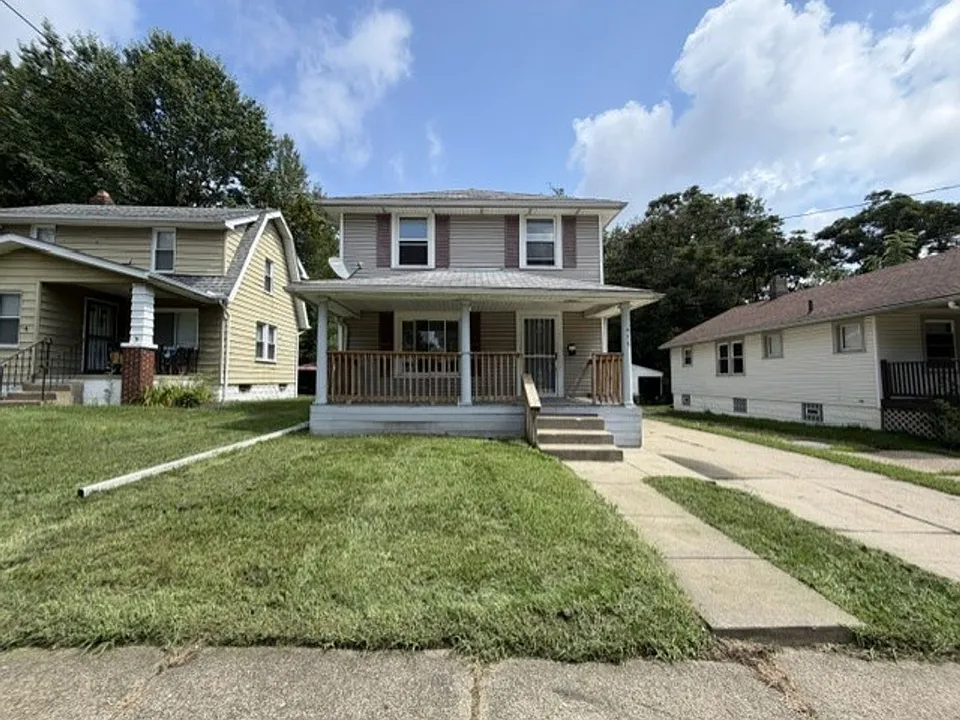 674 Hudson Ave