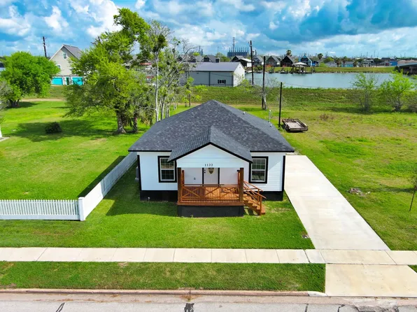 1122 W 2nd St, Freeport, TX 77541