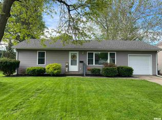 928 Memorial Dr, Macomb, IL 61455