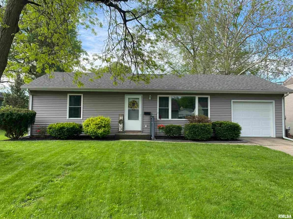 928 Memorial Dr, Macomb, IL 61455