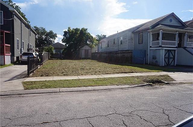 1st image of 2625 Peniston St