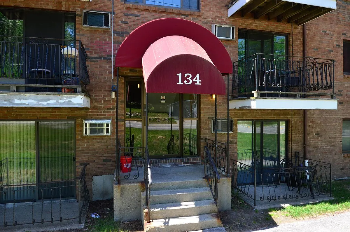 2 bed, 1.0 bath, 764 sqft, $1,800 — Photo 1