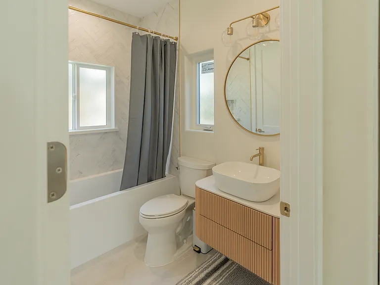 2222 S Budlong Ave #1/2 — Photo 6