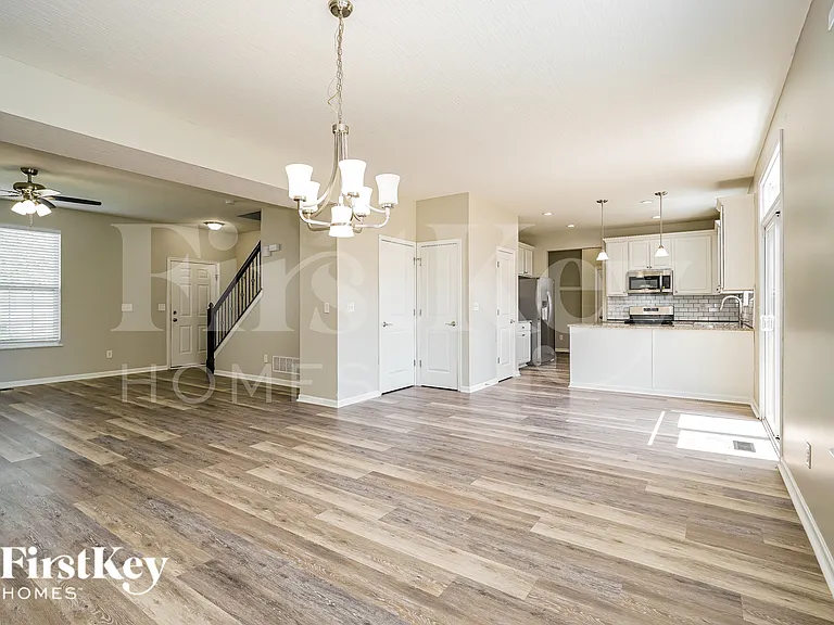 891 Orwell St — Photo 7