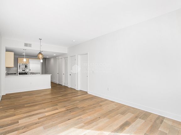 4th image of 72 Townsend St #512