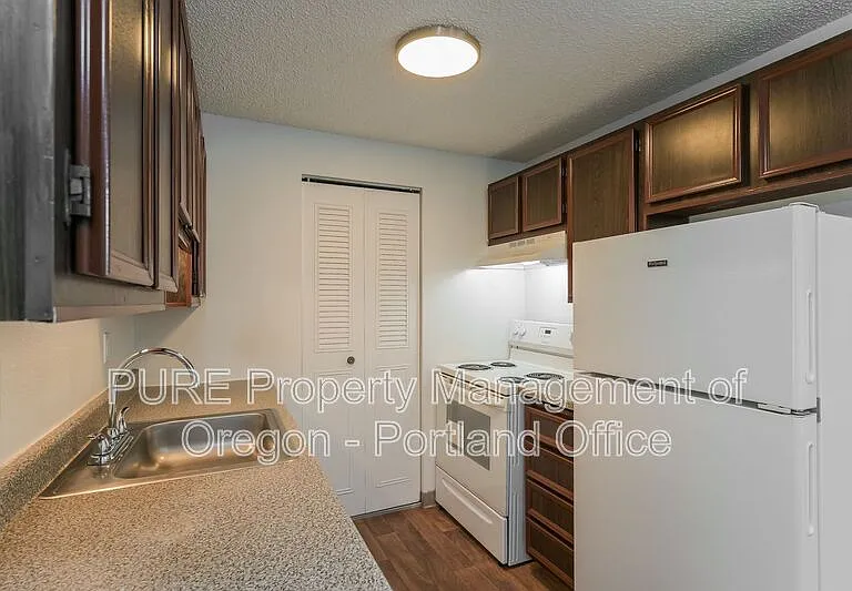 Parkway Garden — Photo 84