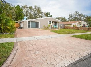 6611 Coolidge St, Hollywood, FL 33024