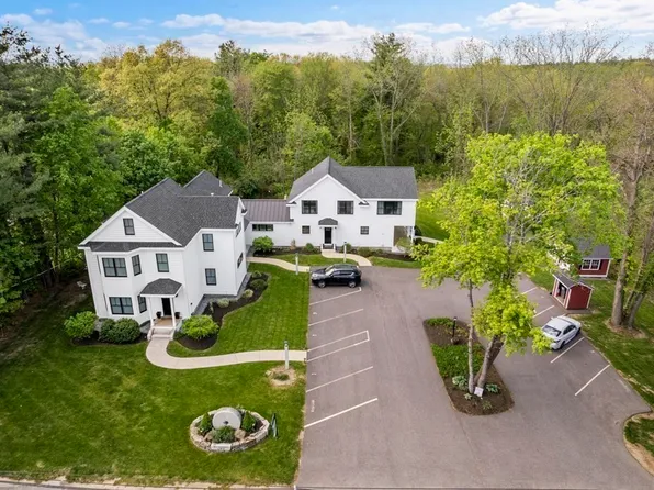 71 Champney St #C, Groton, MA 01450