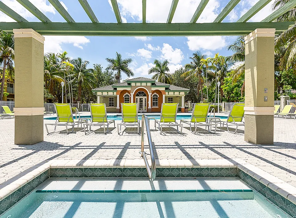 Quantum Lake Villas Apartments