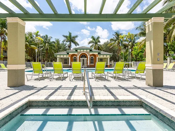 Quantum Lake Villas Apartments