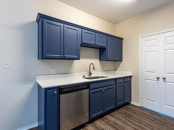 5th image of 102 Collett Ct #102