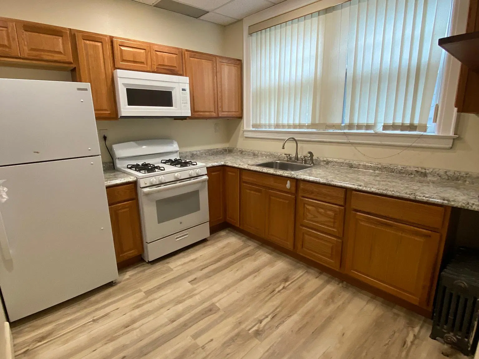 2 bed, 900 sqft, $1,300 — Photo 4