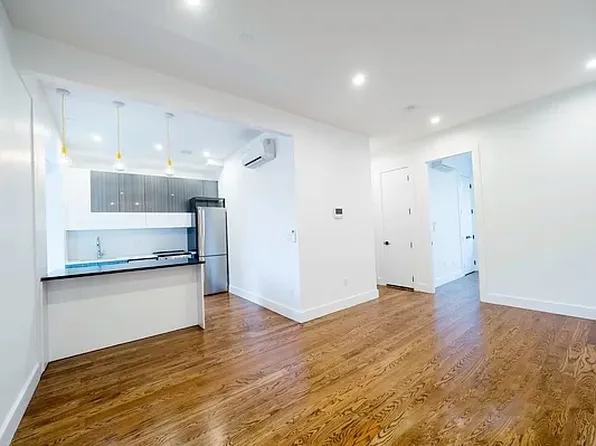 124 Erasmus Street 2A image 1 of 13